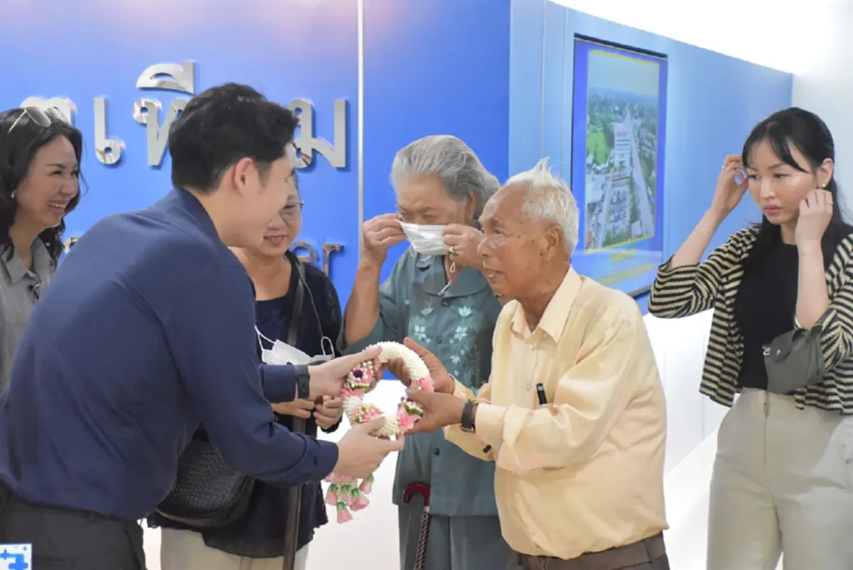 ชื่นชม คุณตาสมนึก บริจาคเงินให้ รพ.โพธิ์ทอง มูลค่ารวม 108 ล้านบาท