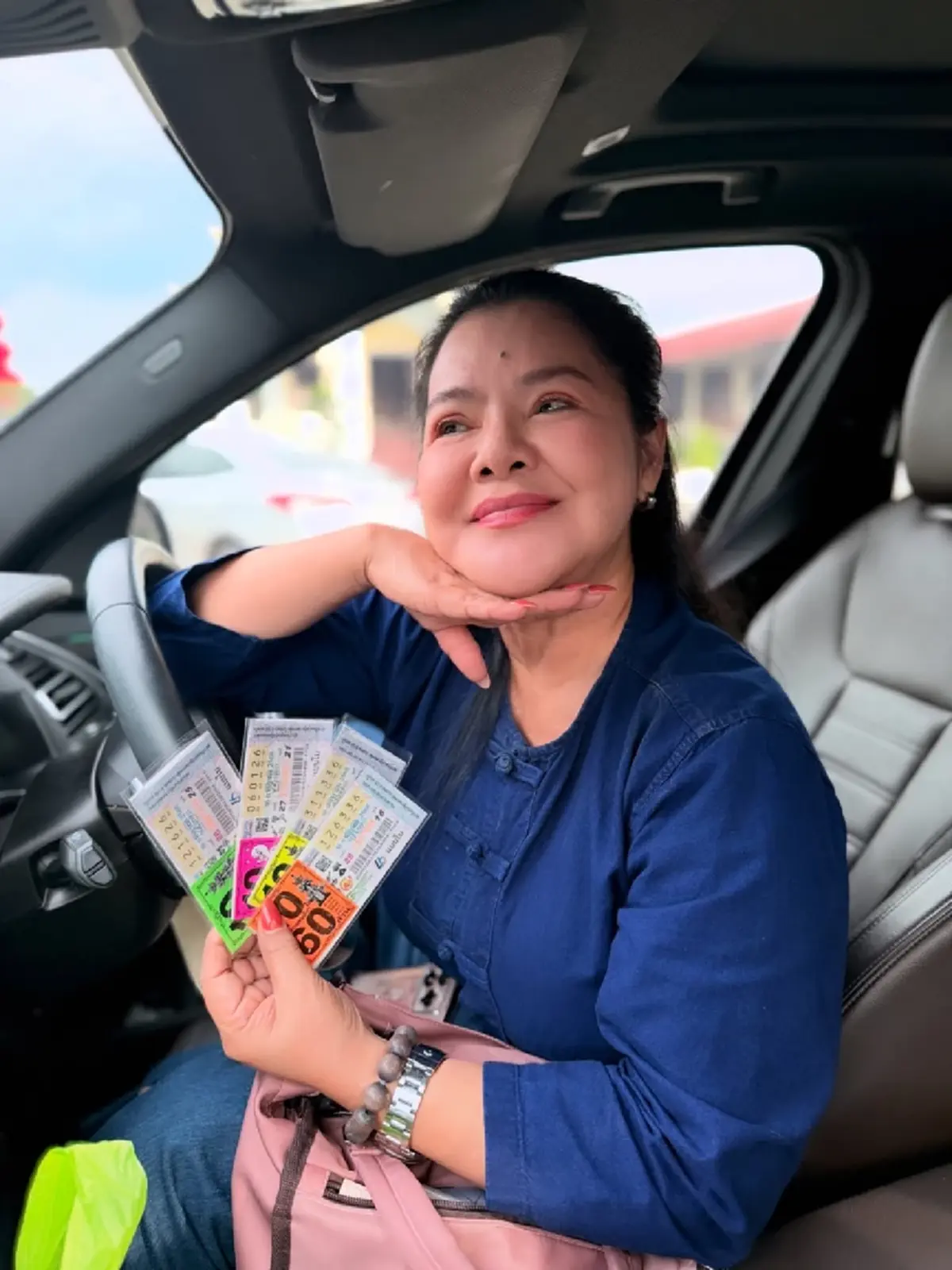 ฮาย อาภาพร ถูกหวยปึกใหญ่ เห็นเงินรางวัลแล้วเรียกคุณหญิงได้เลย
