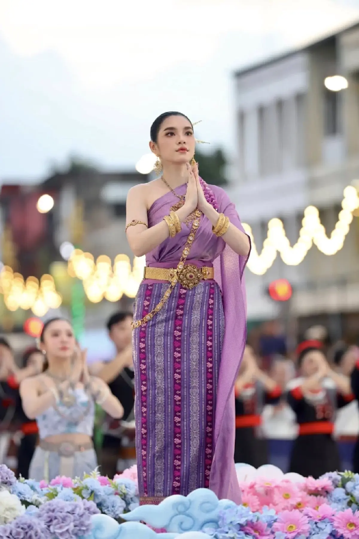 ดราม่า เฌอปราง โดนเทียบ มายด์ ปมรำไม่ยิ้ม เพจดัง-ดาราร่วมปกป้อง