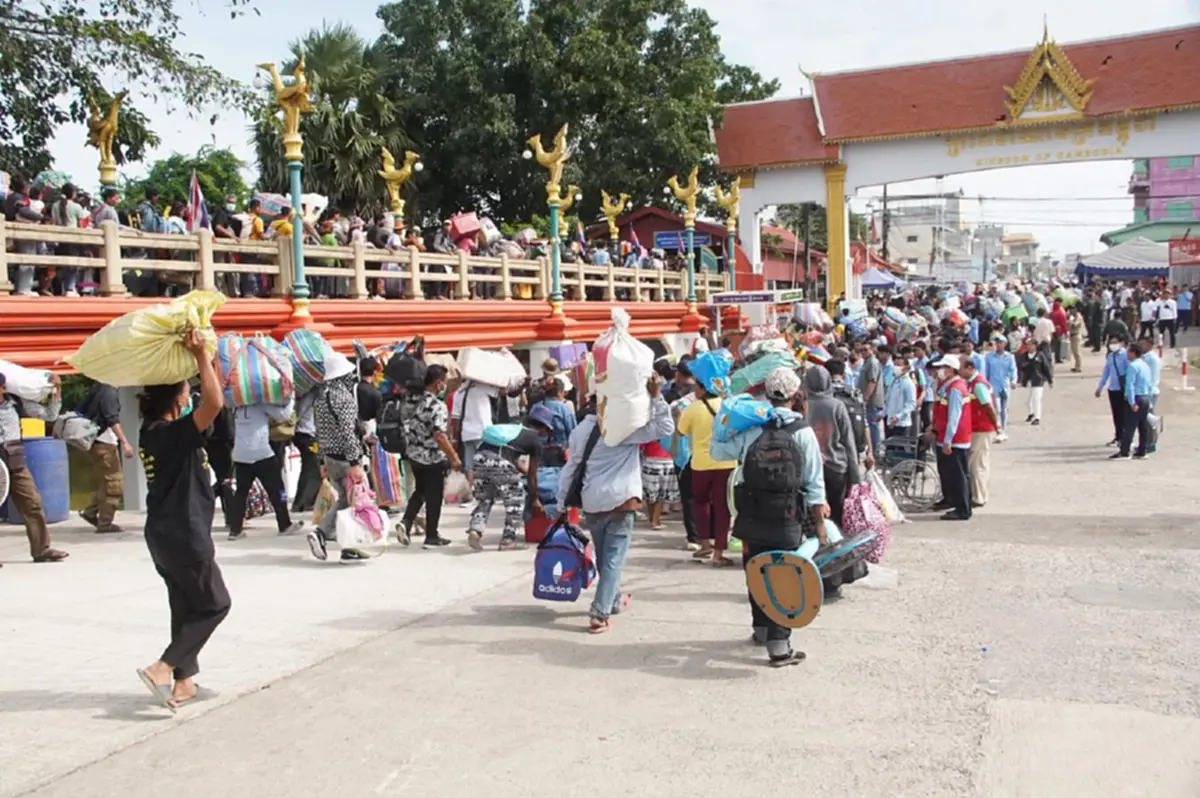ชาวกัมพูชา เร่งอพยพ แห่กลับบ้านทะลักจุดผ่านแดน หวั่นถูกตัดสัญชาติ