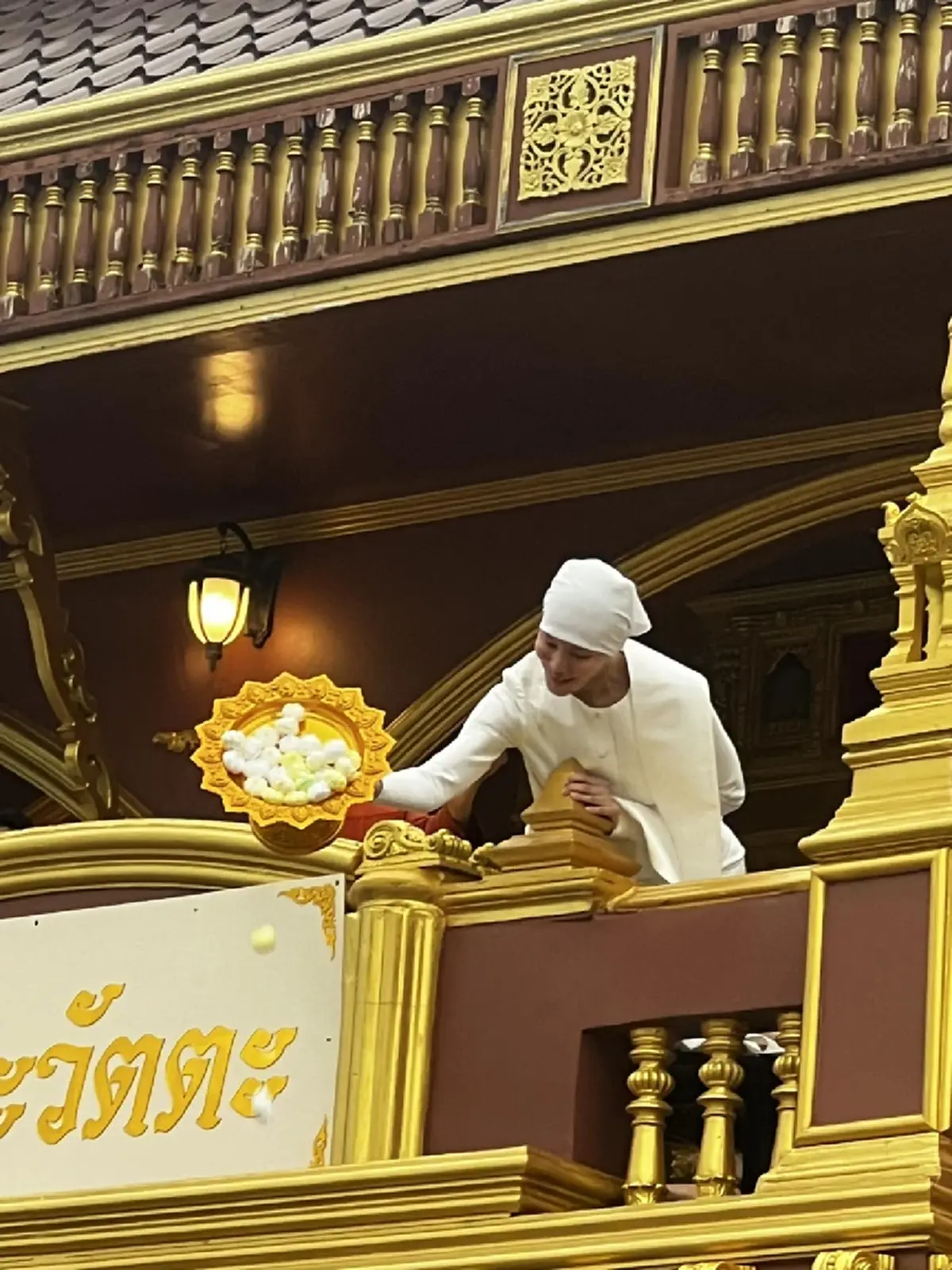 เปิดภาพ \"เจนี่ เทียนโพธิ์สุวรรณ\" ปลงผม นุ่งขาวห่มขาว บวชสามเณรี