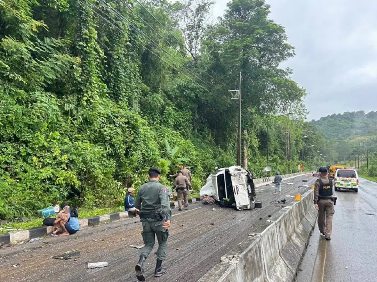 ชนสนั่น 5 คัน สิบล้อเบรกแตกเนินมรณะ ดับสลด3 เจ็บเพียบ14 ราย