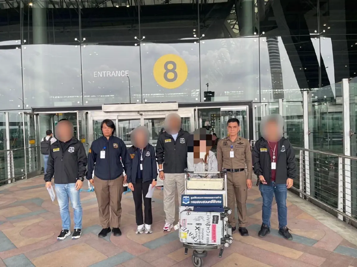 รวบคาสนามบิน แม่ทีมแชร์แม่มณี เตรียมบินไปฉลองวันเกิดเมืองนอก