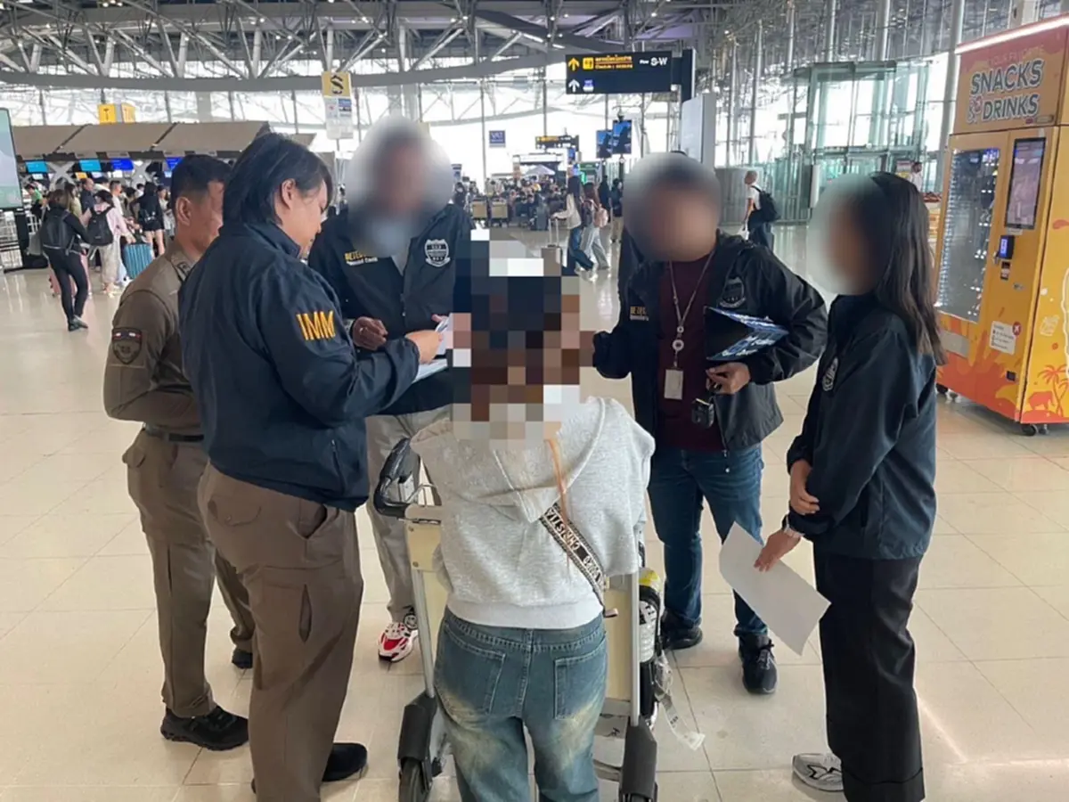 รวบคาสนามบิน แม่ทีมแชร์แม่มณี เตรียมบินไปฉลองวันเกิดเมืองนอก