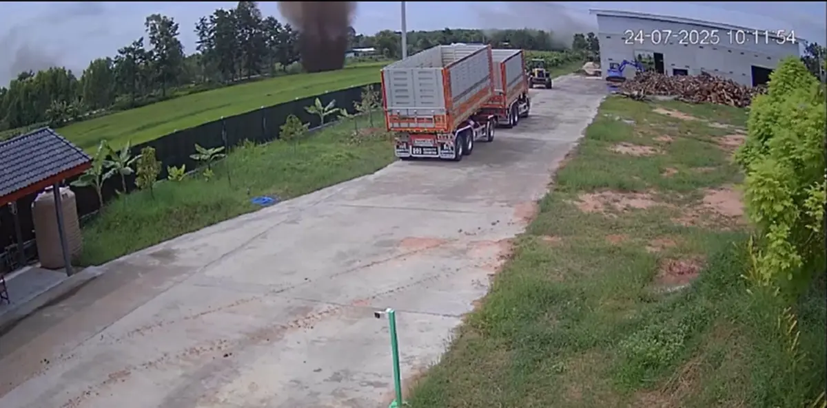 ส่งด่วนของแท้ นาทีระทึก จรวดเขมรBM-21ถล่ม ไรเดอร์ขี่ฝ่าไปส่งของ