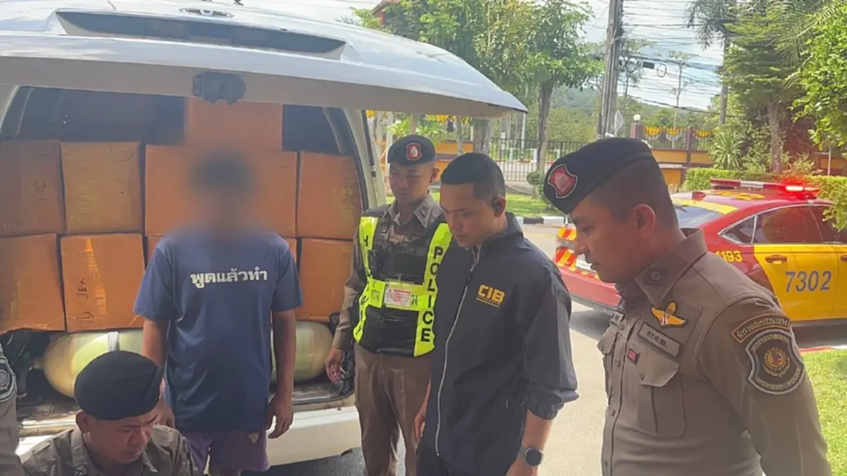 จับหนุ่มปาดังเบซาร์รถตู้ขาว ซุกบุหรี่ไฟฟ้า 8 ล้าน สารภาพสิ้น