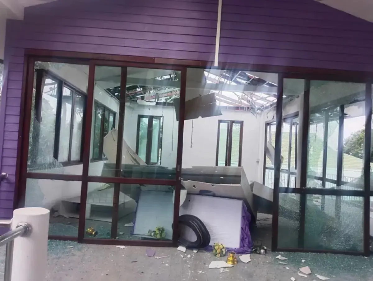 เปิดภาพความเสียหาย "โรงพยาบาลพนมดงรัก" จ.สุรินทร์ หลังถูกโจมตี