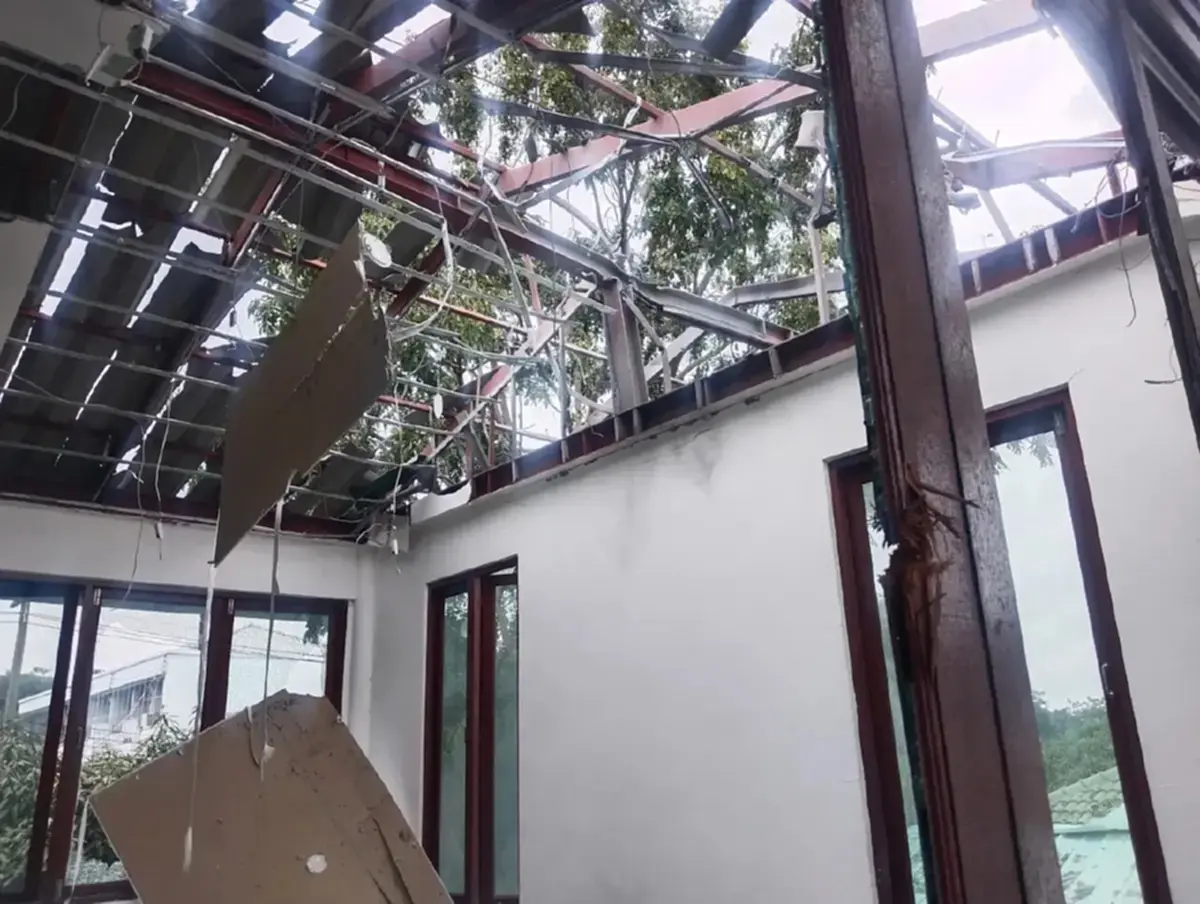 เปิดภาพความเสียหาย "โรงพยาบาลพนมดงรัก" จ.สุรินทร์ หลังถูกโจมตี