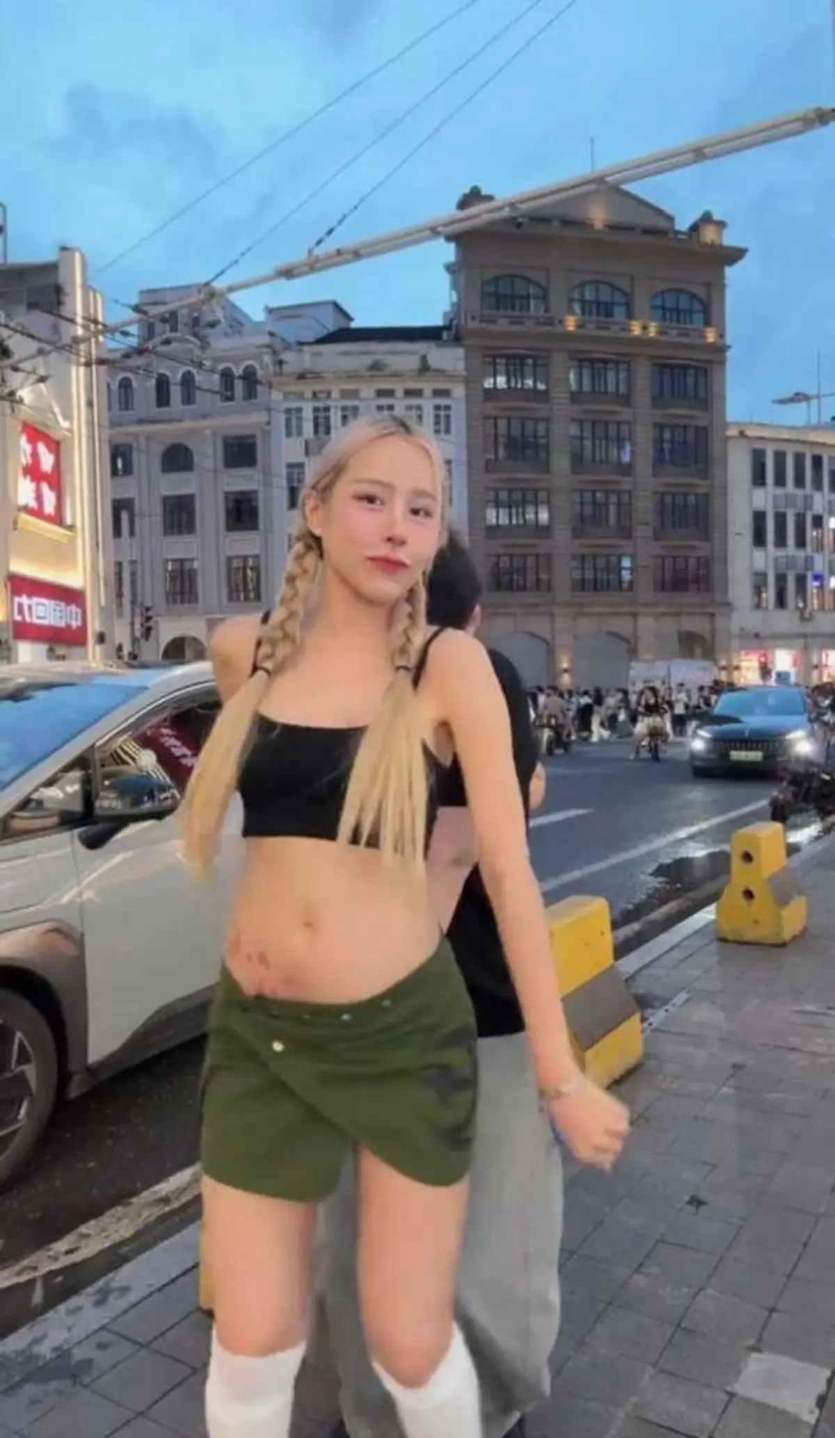 แฟนพระเอกดัง แดนซ์สะบัดโชว์หน้าท้อง ขอโทษ ยอมรับไม่ได้ท้อง