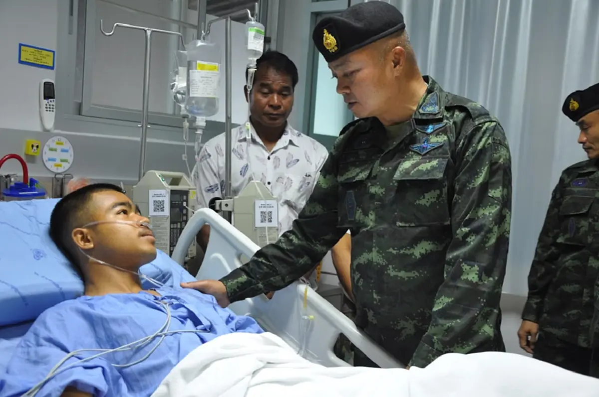 ปูนบำเหน็จ \"พลทหาร\" เหยียบบึ้มสูญเสียขา มอบเงินช่วยกว่าล้านบาท
