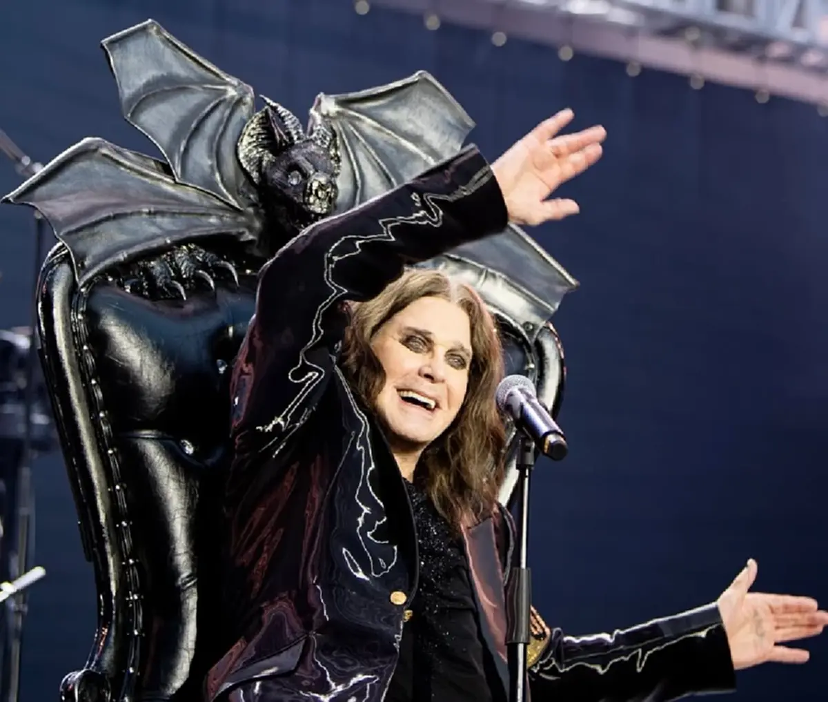 ออซซี่ ออสบอร์น ป่วยเป็นอะไรก่อนเสียชีวิตหลังจัดคอนเสิร์ตอำลา