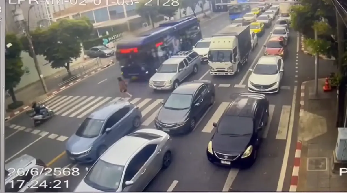 อาการล่าสุด นศ.ถูกรถเมล์พุ่งชนบนทางม้าลาย  หวั่นอนาคตการเรียน