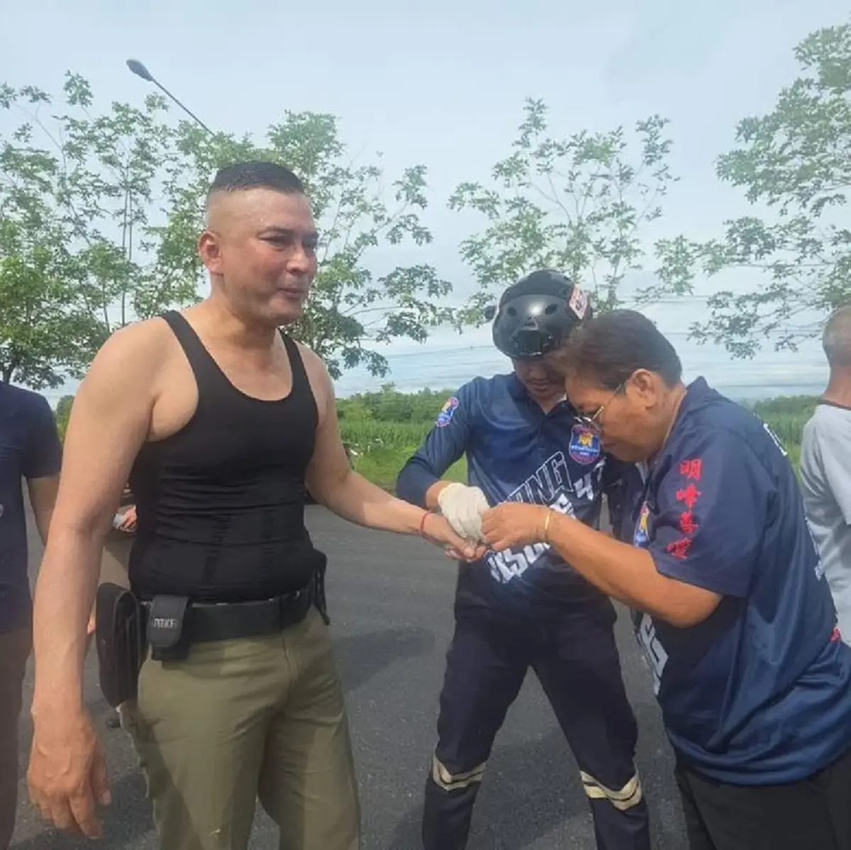 รองเทน ตำรวจดาราชื่อดัง เจออุบัติเหตุ ไม่ปล่อยผ่านทุ่มสุดตัว