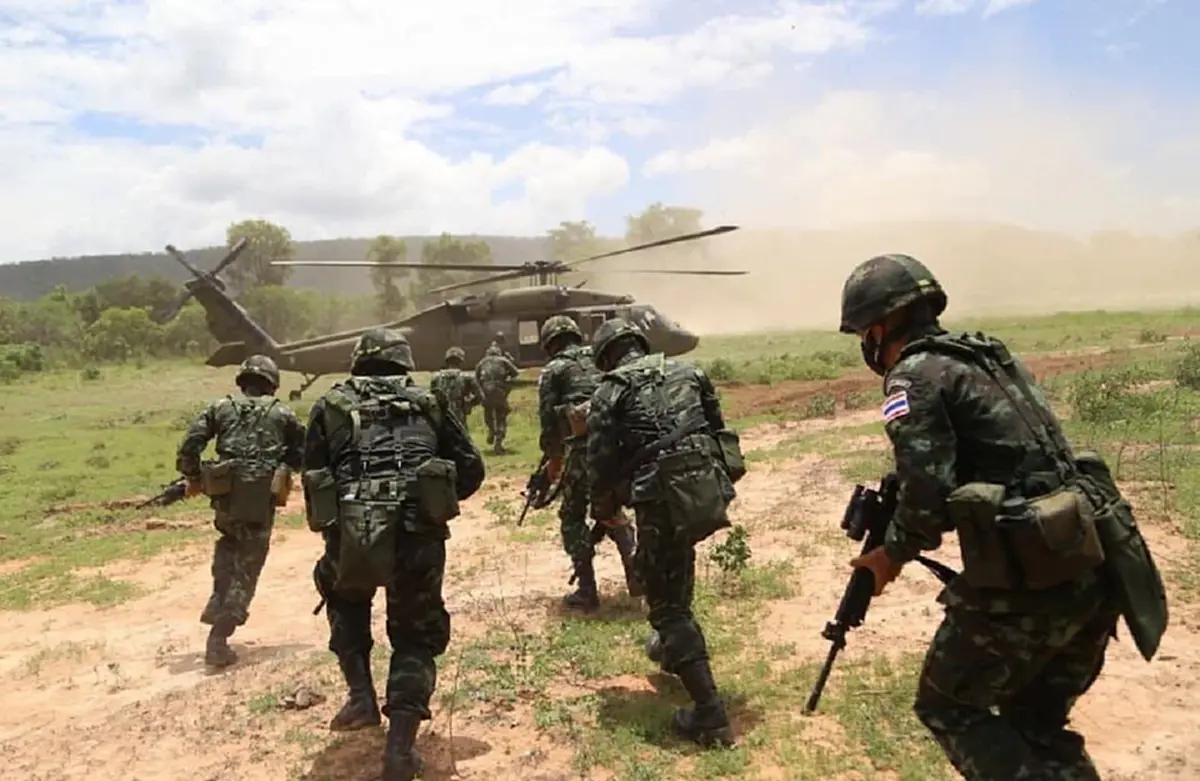 กองทัพจ่อยกระดับใช้กำลัง หากยังหยุดกัมพูชาไม่ได้ ย้ำ ผบ.ทบ. บัญชาการรบ