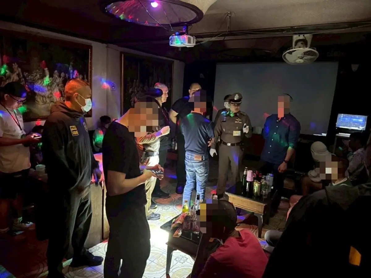 บุกปาร์ตี้ลับชายล้วน รวบ 44 รายนุ่งกกน.หลากสี มั่วสุมสุดเหวี่ยง