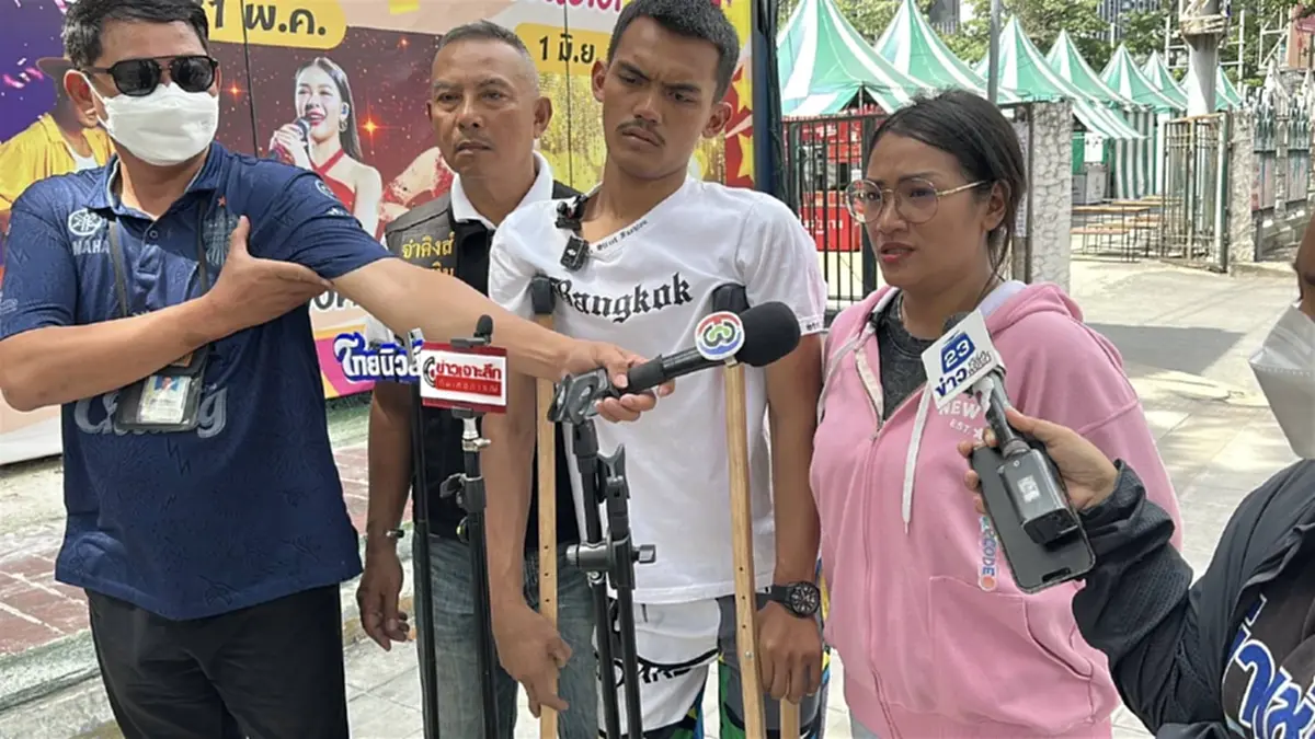 ไรเดอร์สุดช้ำ ถูกชนขาหัก ไร้เยียวยา ต้องใช้ไม้ค้ำวิ่งส่งอาหาร