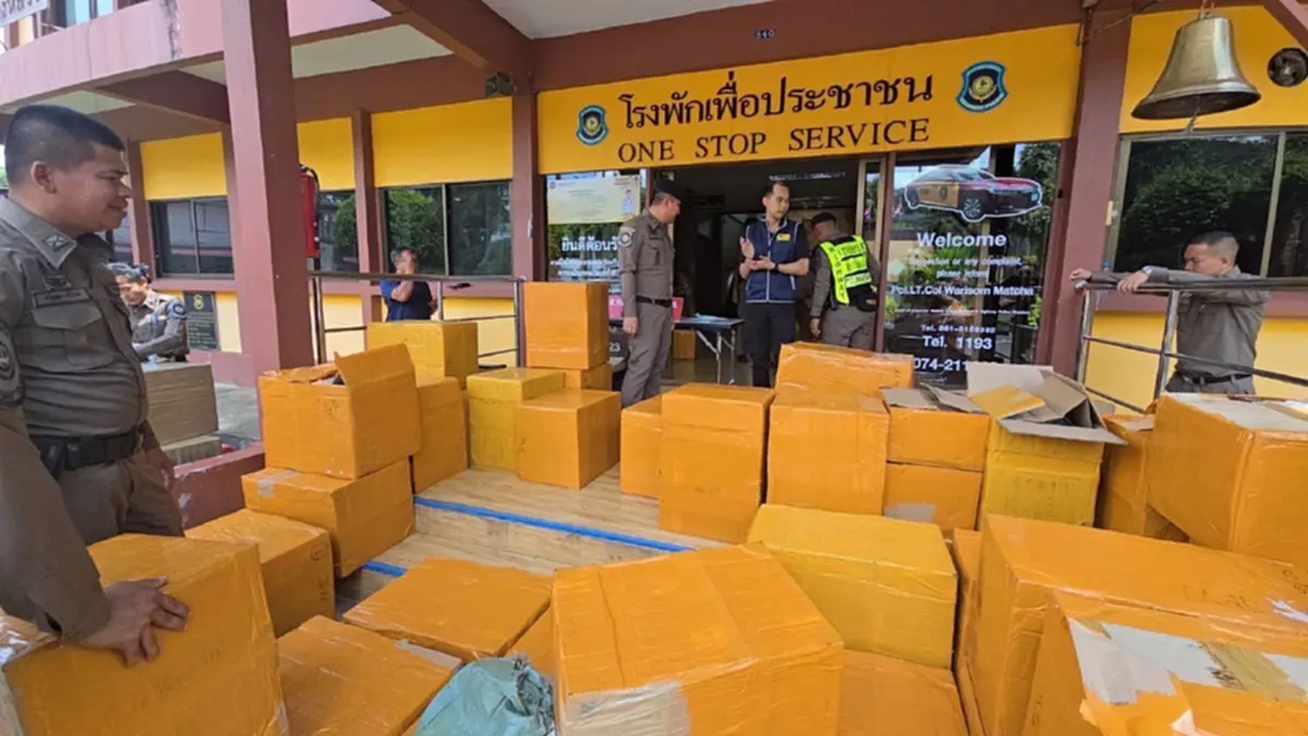 จับหนุ่มปาดังเบซาร์รถตู้ขาว ซุกบุหรี่ไฟฟ้า 8 ล้าน สารภาพสิ้น