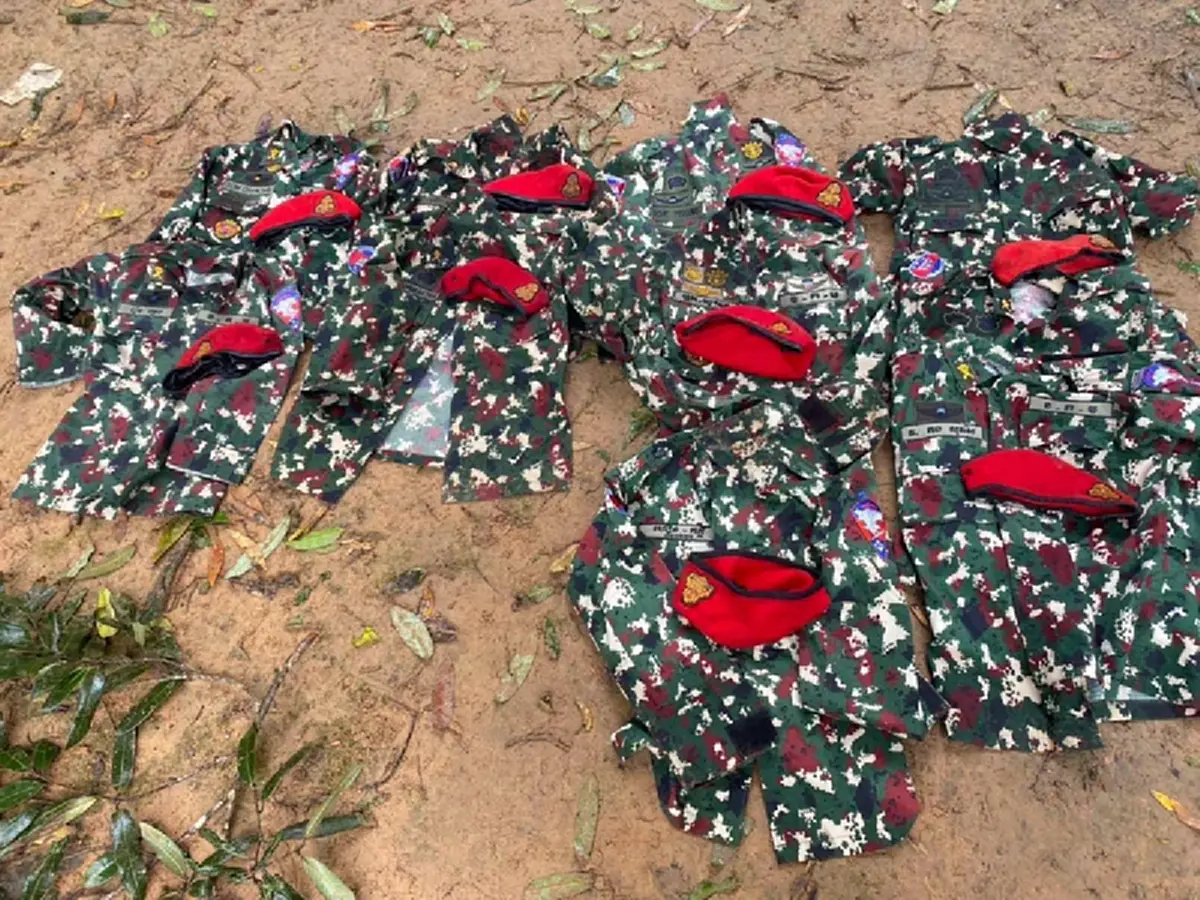 เปิดภาพหน่วยรบพิเศษกัมพูชา แตกทัพ ถอดเครื่องแบบทิ้งเผ่นหนีทหารไทย