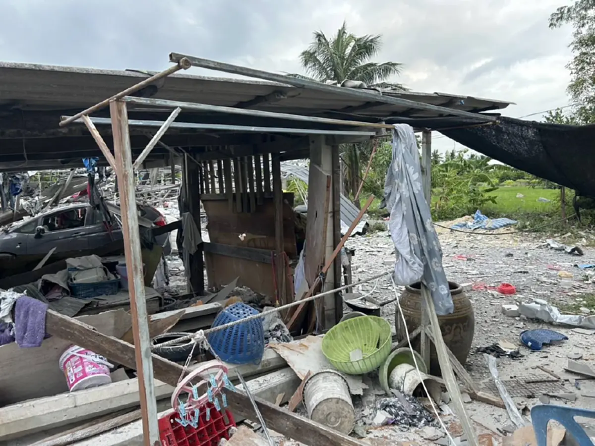 ด่วน พลุระเบิด ที่สุพรรณบุรี ชาวบ้านได้รับบาดเจ็บหลายราย