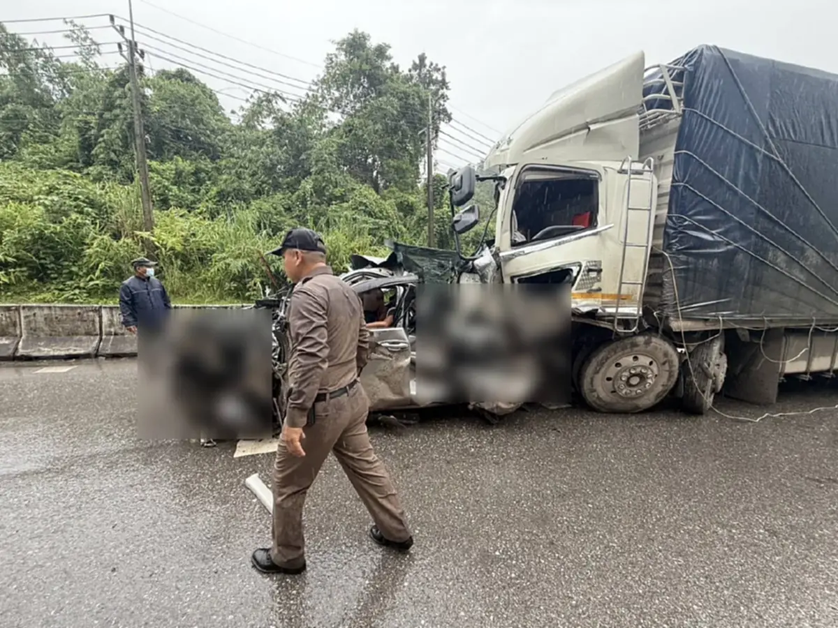 ชนสนั่น 5 คัน สิบล้อเบรกแตกเนินมรณะ ดับสลด3 เจ็บเพียบ14 ราย