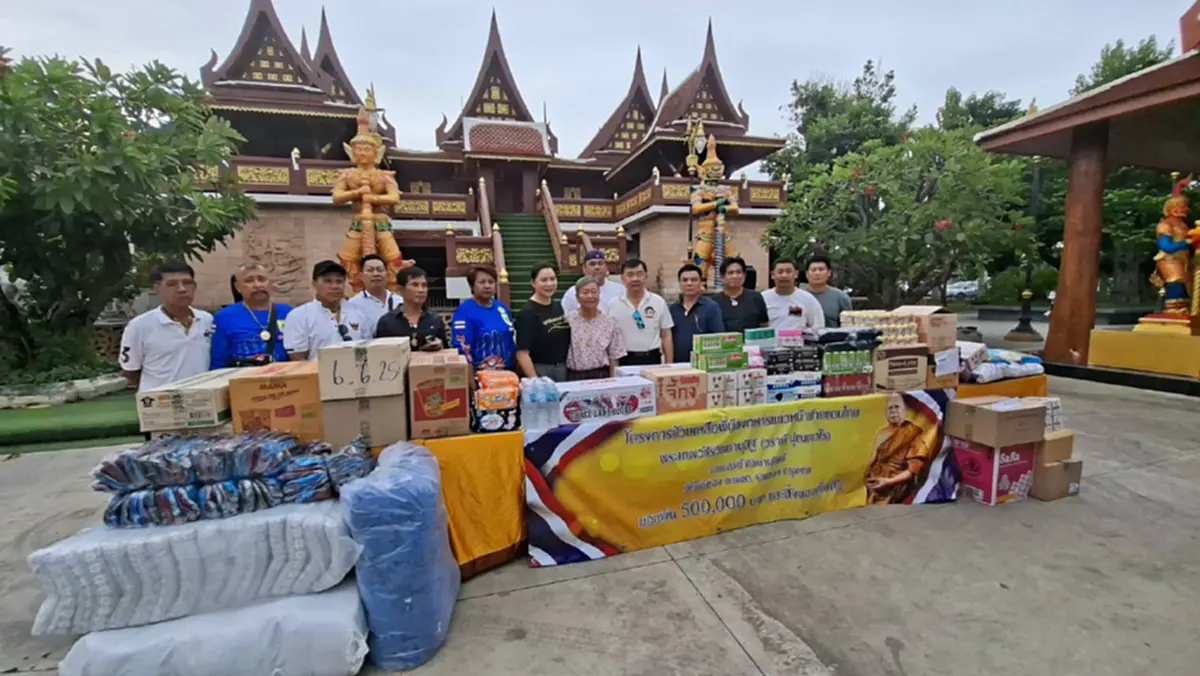 บุ๋ม ปนัดดา รับผ้ายันต์-เหรียญครุฑ หลวงพ่อวราห์ แจกทหารชายแดน