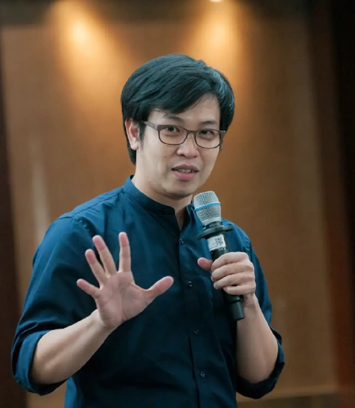 รู้จัก "หมอบี ทูตสื่อวิญญาณ" ดีกรีไม่ธรรมดาจบ ป.โท ด้านการเงิน