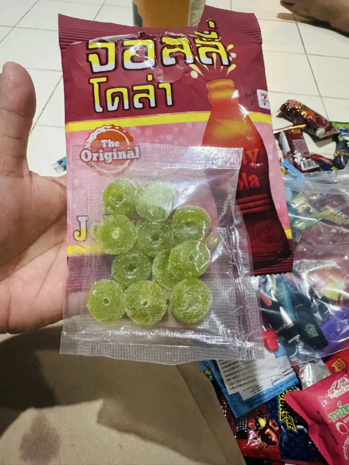 งานเข้า สาวรับหิ้วของไปดูไบ เปิดมาเจอเต็ม ๆ หวิดซวยไม่รู้ตัว