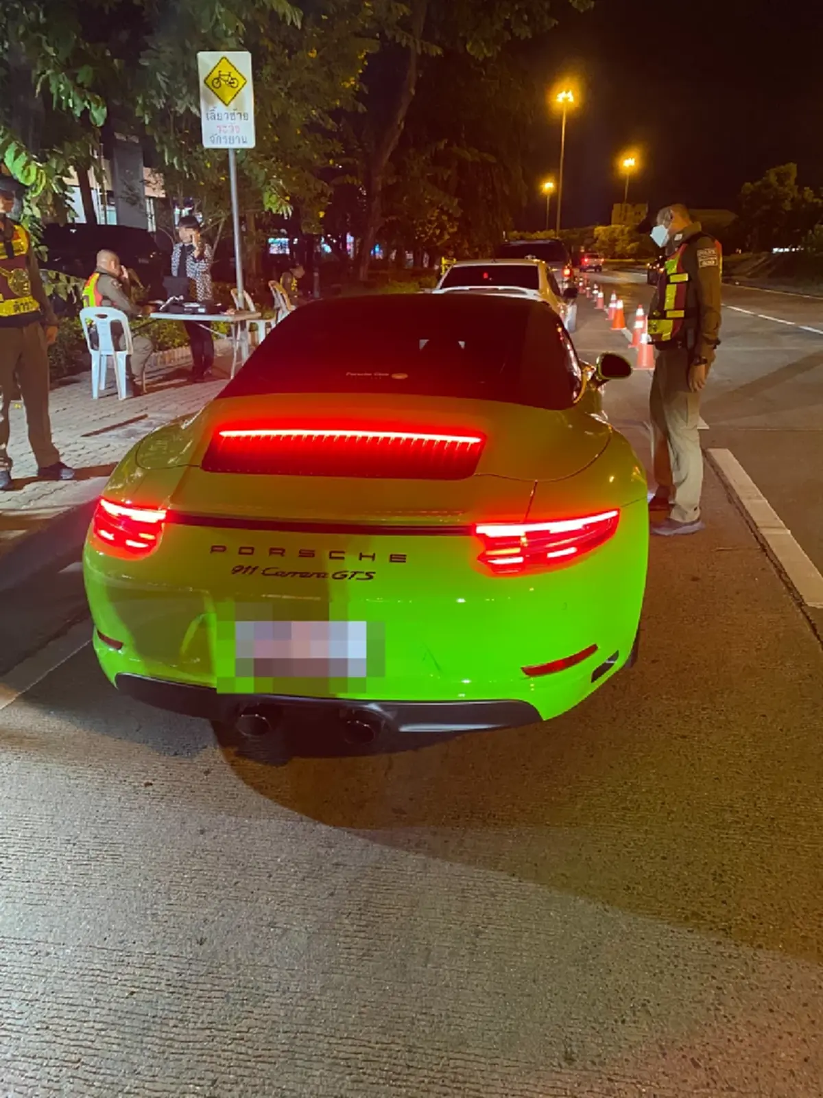 เปิดข้อหา ดาราสาว-ไฮโซหนุ่มคนดัง ขับรถหรูเจอด่านไม่ยอมเป่าเมา