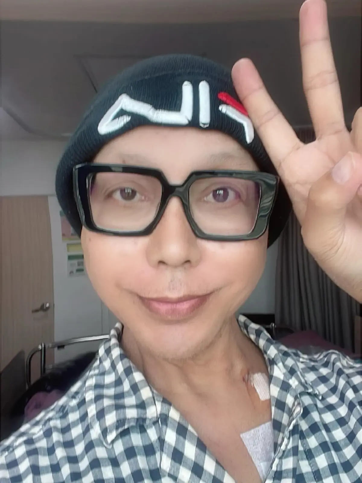 เปิดภาพ มัม ลาโคนิคส์ หลังป่วยหนักเข้า ICU ล่าสุด ได้กลับบ้านแล้ว