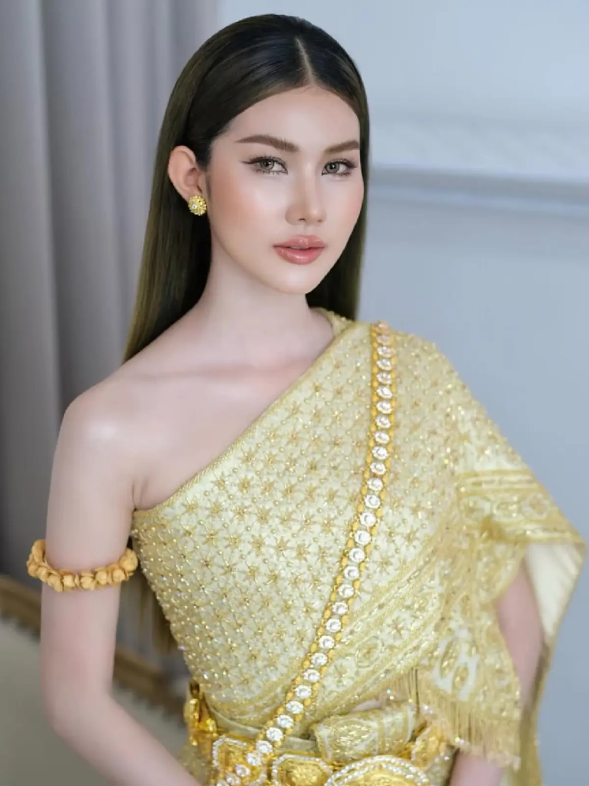 เปิดวาร์ป สาวเขมร โชว์พาวทุบเบียร์ไทย ดีกรีไม่ธรรมดา