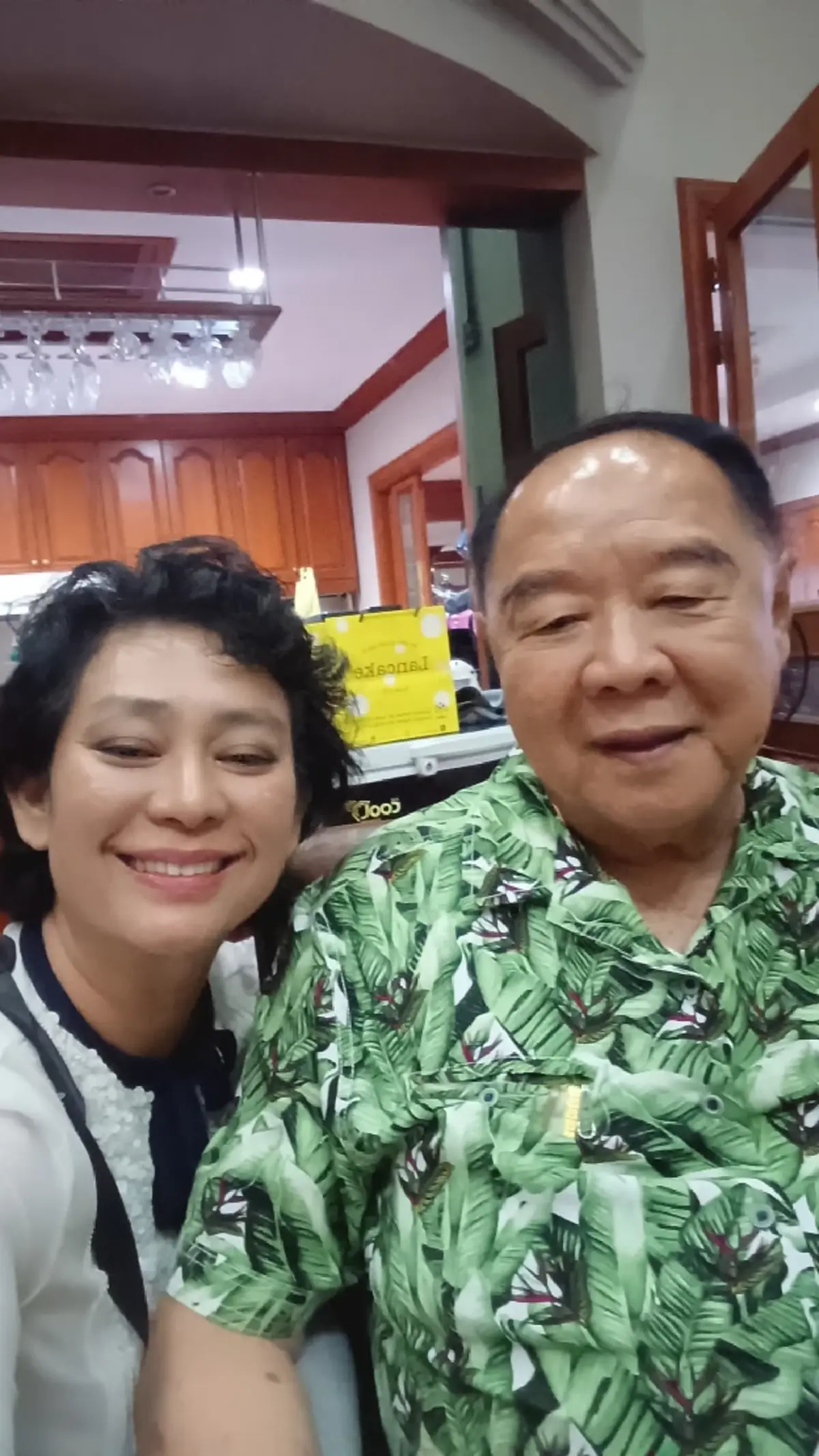 "อุ๊ หฤทัย" โพสต์เชียร์  "ลุงป้อม" เป็นนายกฯ ตื่นเต้นได้ของสะสมสุดล้ำค่า