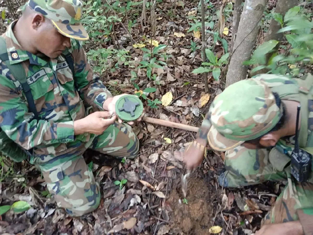 "เขมร"โป๊ะแตก ทิ้งมือถือบนภูมะเขือ ทหารไทยเจอเต็มๆทั้งคลิป-ภาพ