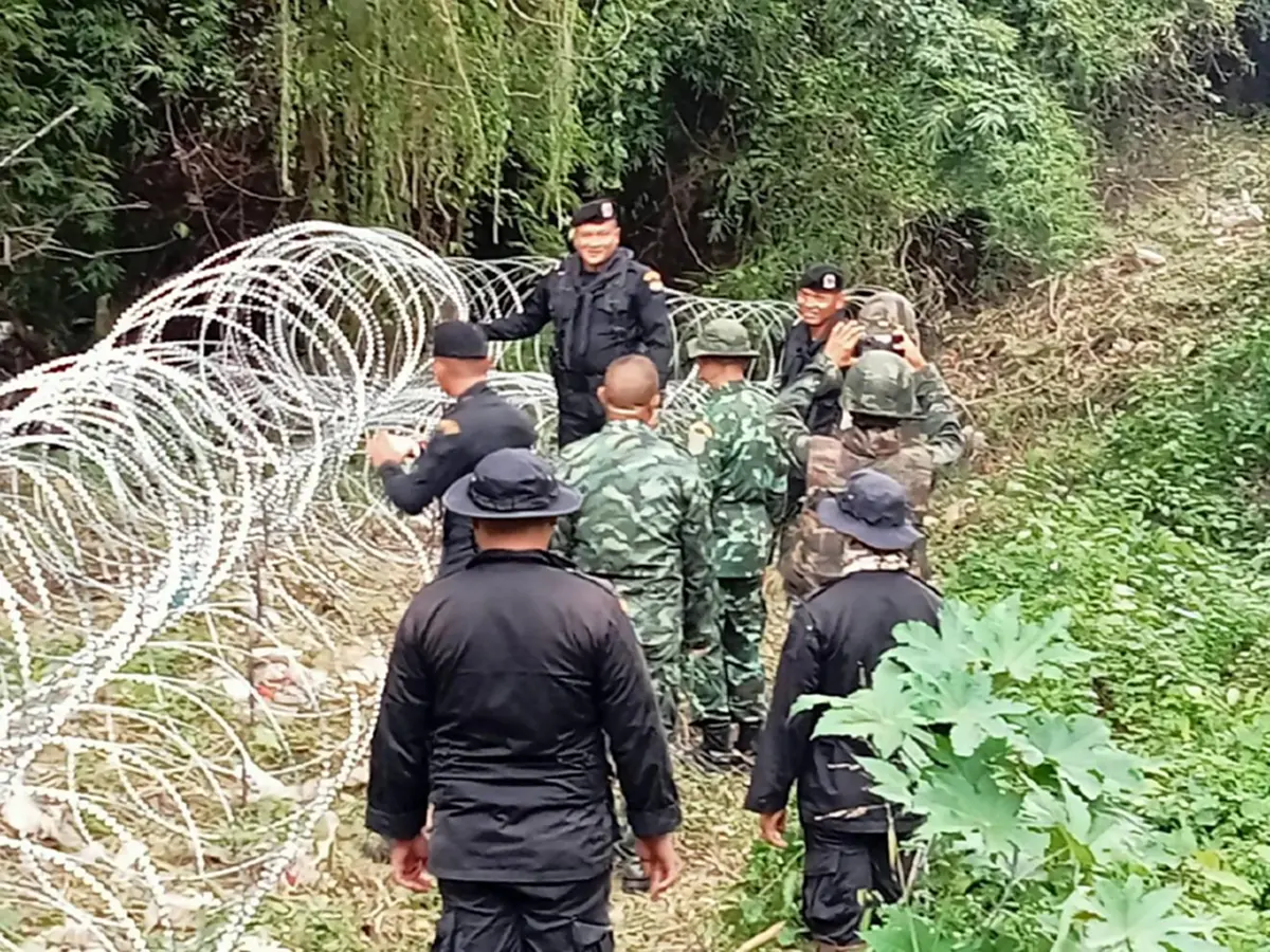 เอาจริง ทหารไทยล้อมรั้วลวดหนาม 9.8 กม.สกัดแรงงานเถื่อน-แก๊งคอลฯ