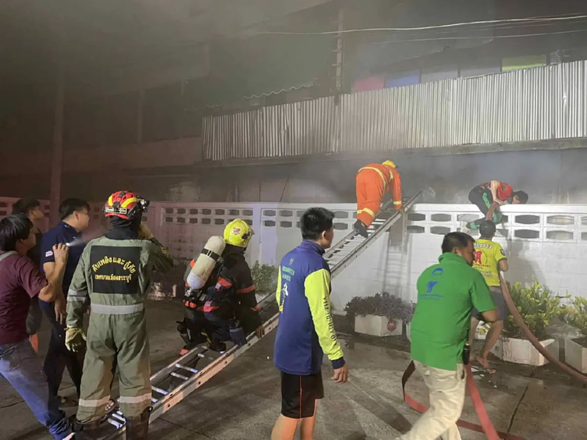 ไฟไหม้โรงแรมเก่าแก่สระบุรี อายุกว่า 50 ปี เผาวอดทั้งตึก