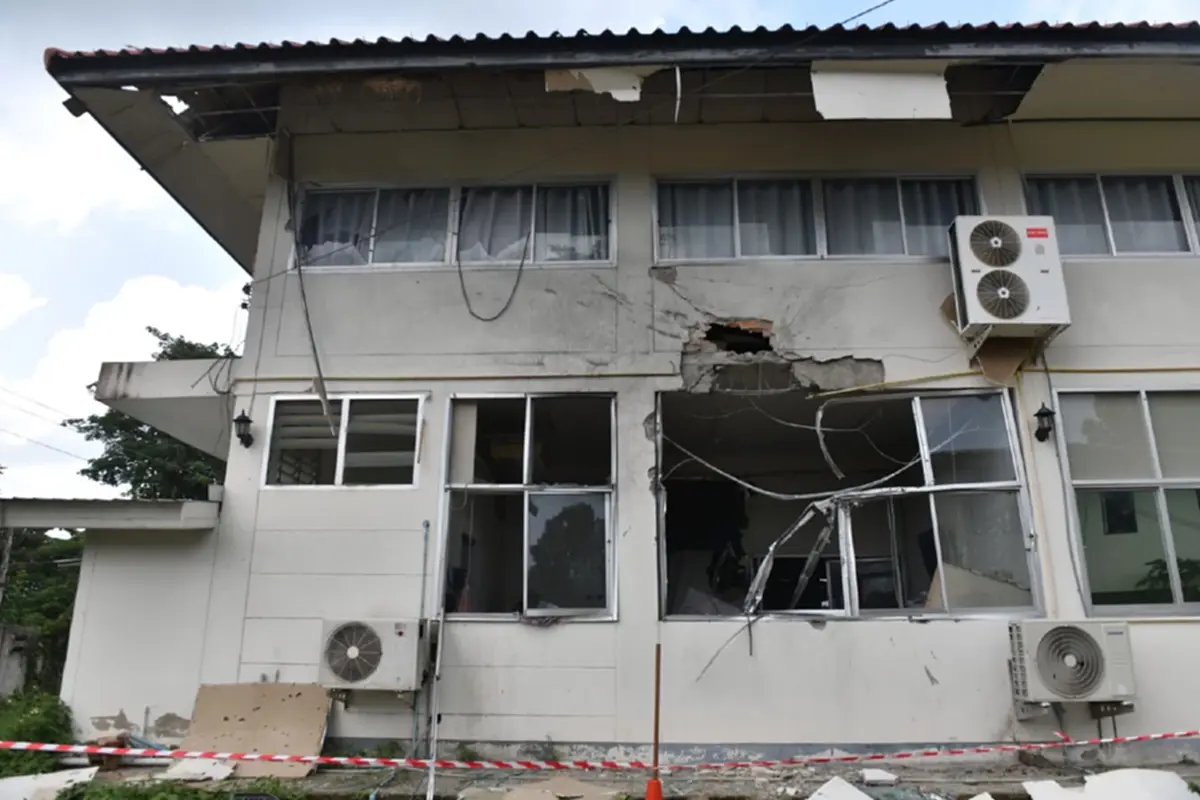 ทบ. นำทูต 23 ประเทศ  ลงพื้นที่ตรวจสอบความเสียหาย รพ.สต. บ้านซำเม็ง