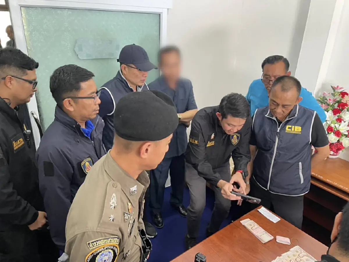 จับคาโต๊ะ ปลัด อบจ.มุกดาหาร ใช้ตำแหน่งรีดเงิน เจอซ้อนแผนรวบ