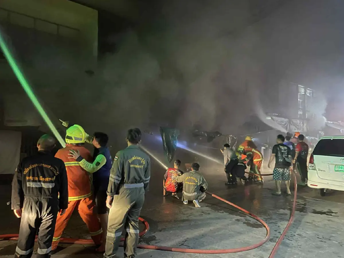 ไฟไหม้โรงแรมเก่าแก่สระบุรี อายุกว่า 50 ปี เผาวอดทั้งตึก