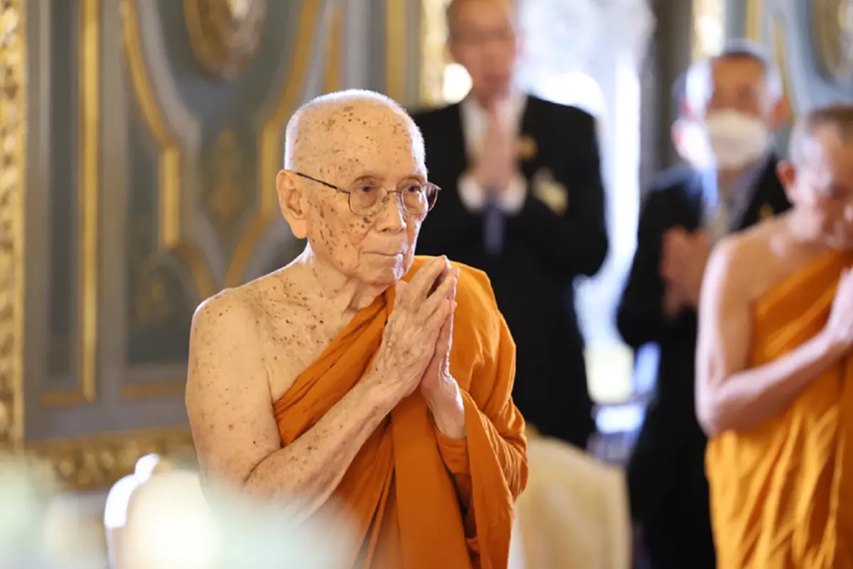 "สมเด็จพระสังฆราช" ทรงล้ม เสด็จไปประทับโรงพยาบาลศิริราช