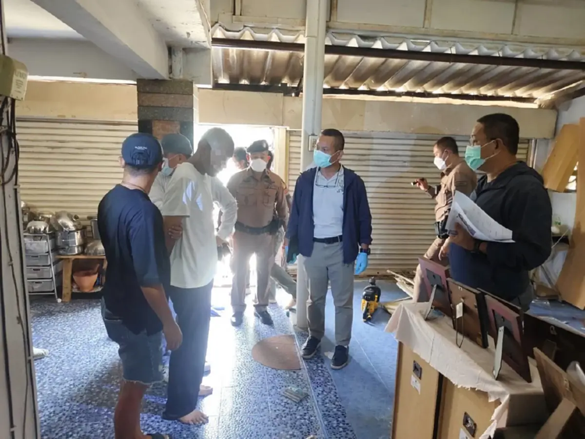 สลดก่อนวันแม่ ลูกชายปลิดชีพแม่วัย73 โบกปูนทับในอ่างอาบน้ำบ้าน