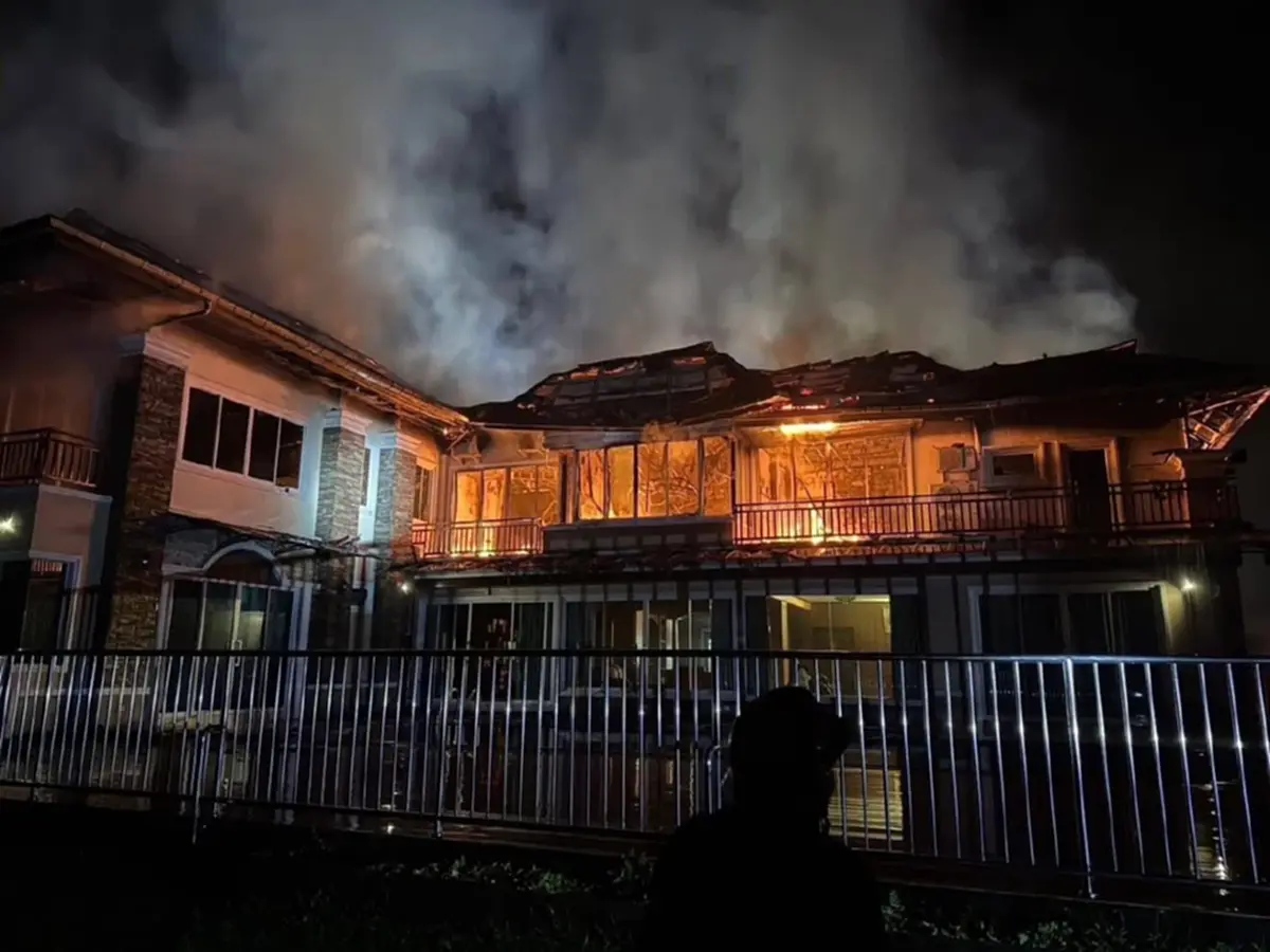 ไฟไหม้บ้านหรูนายแพทย์ดัง กลางเมืองพังงา เผาวอดเสียหายยับ