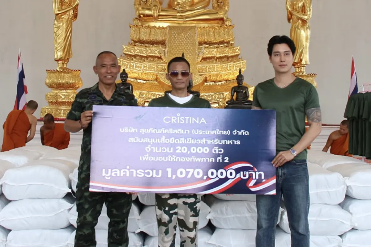 ภาพล่าสุด จา พนม นำทีมมอบเสื้อยืดสนับสนุนทหารชายแดนไทย กัมพูชา