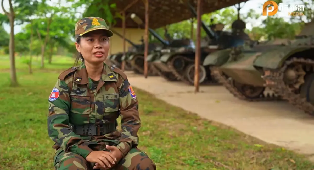 พันโท วานน์ สเรยเจีย ทหารหญิง ที่กัมพูชางัดประชัน ผู้กองอะตอม