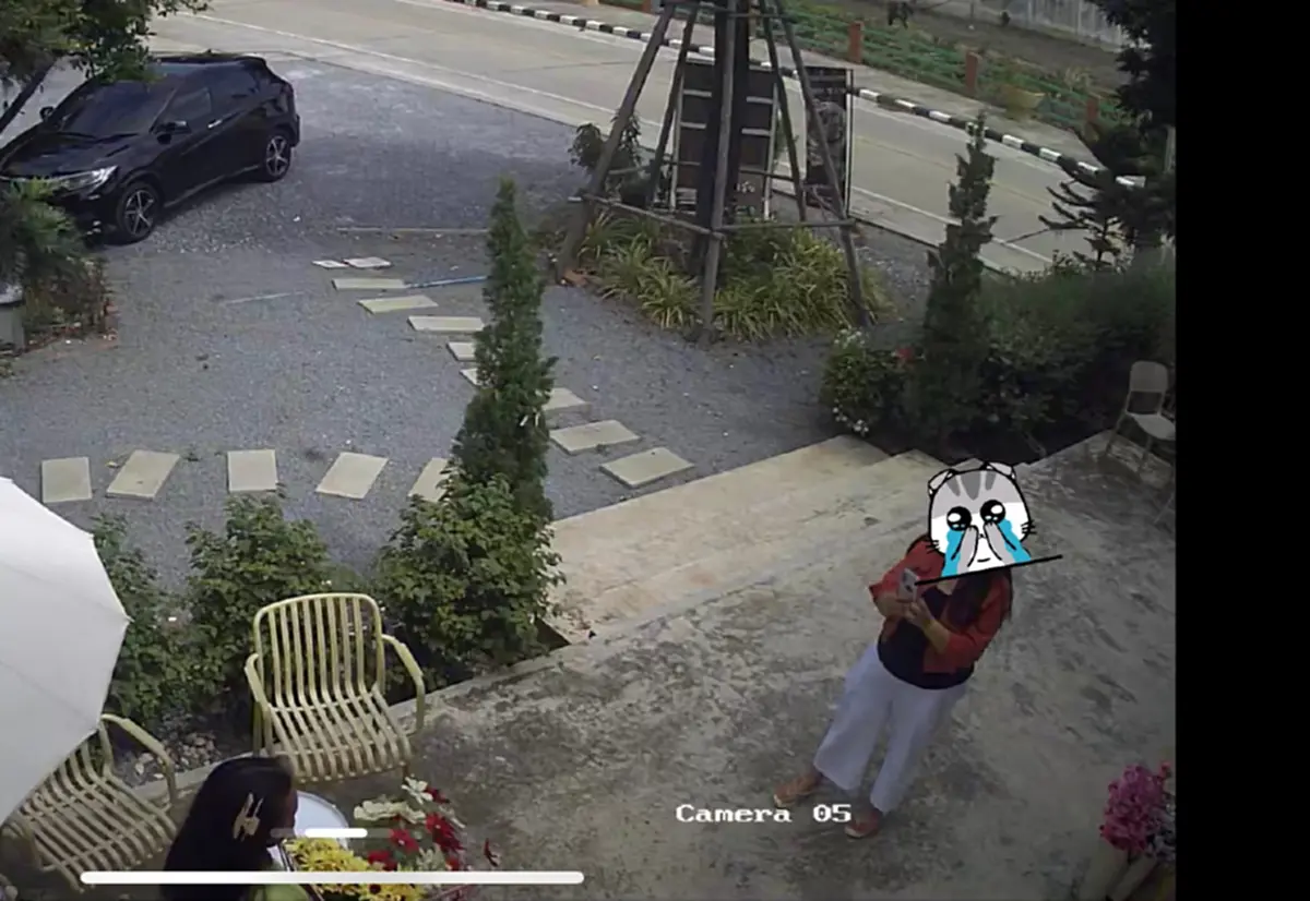 ร้านคาเฟ่ โอดเจอ 2 ลูกค้าสาว ถ่ายรูปรอบร้าน ไม่สั่งสักออเดอร์