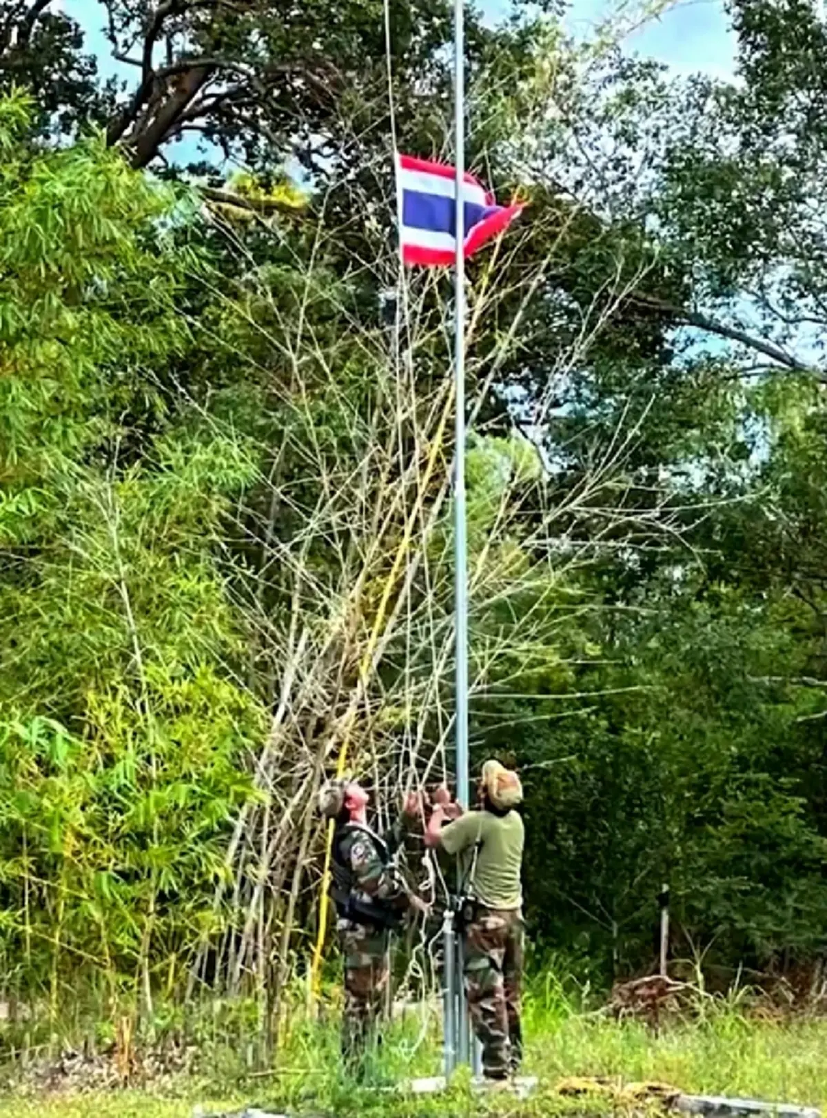 เปิดความจริง คลิปเขมร ปลดธงชาติไทยทิ้ง โป๊ะแตกเต็ม ๆ