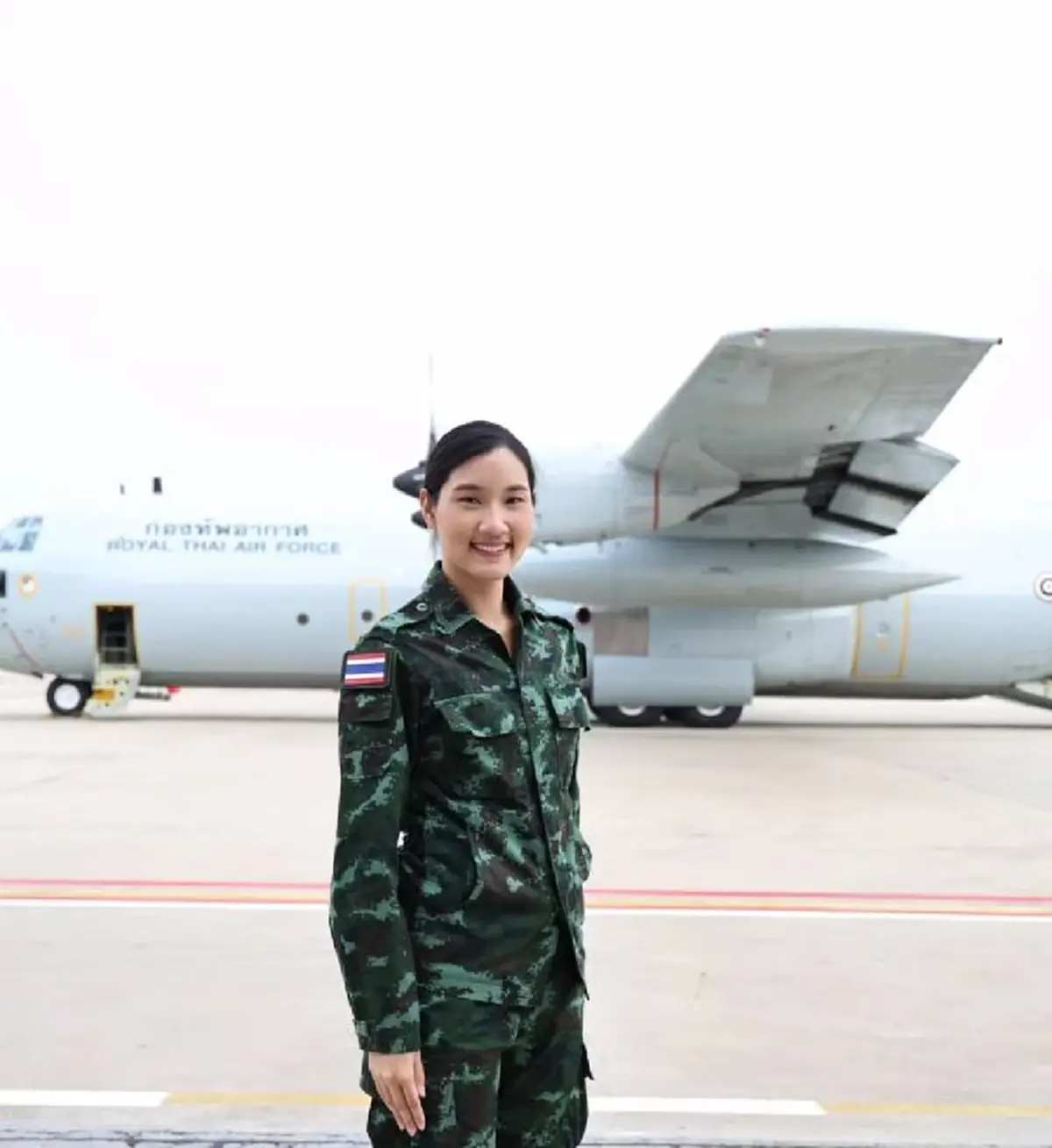 รู้จัก ผู้กองอะตอม ทหารหญิงสุดแกร่ง เผชิญหน้าทหารกัมพูชา