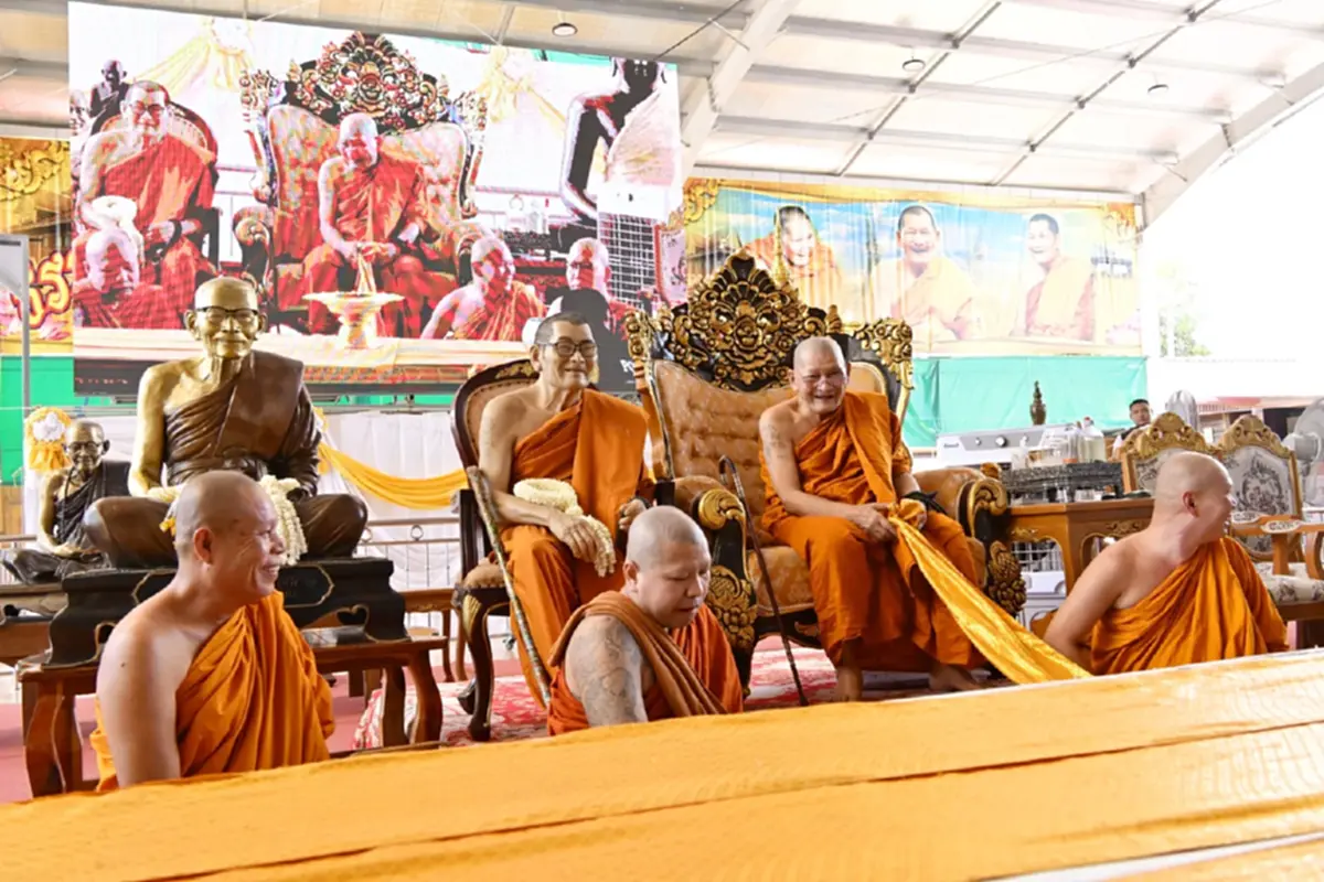 เปิดเลขมงคล แม่ทัพภาค 2 ทอดผ้าป่าต้นไม้ หลวงปู่ศิลา