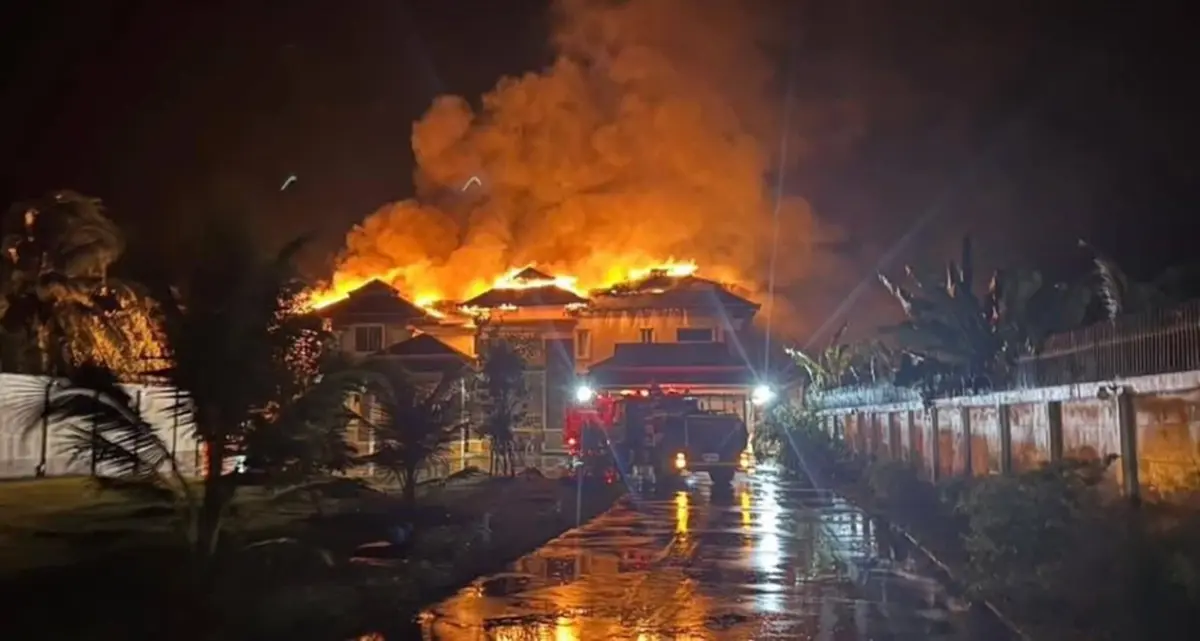 ไฟไหม้บ้านหรูนายแพทย์ดัง กลางเมืองพังงา เผาวอดเสียหายยับ