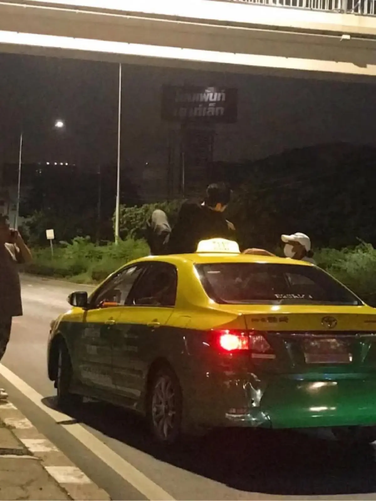 ตกใจทำไมทำแบบนั้น พนง.ร้านอาหาร เล่า เป๊ก ผลิตโชค ตอนดื่มกินในร้าน