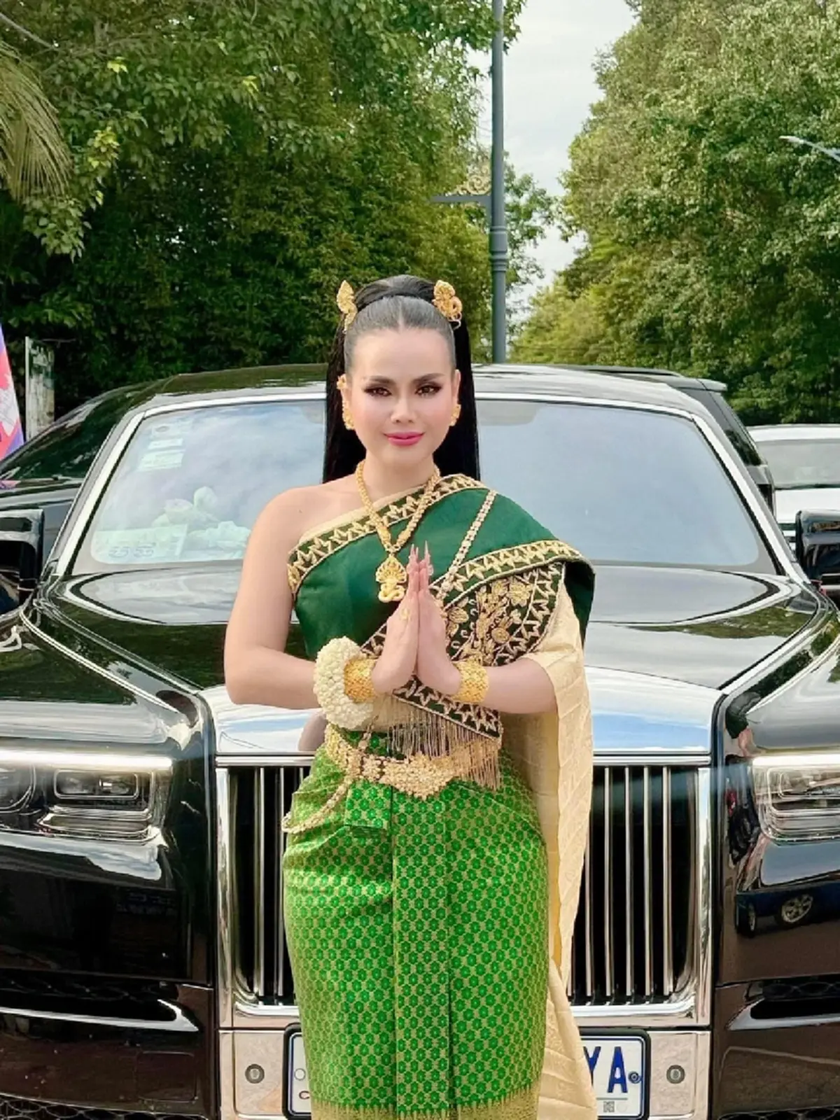 เปิดนาที ตร.บุกรวบ "เชง เสร็ยร็วต" แม่ค้าครีม อินฟลูคนดังกัมพูชา