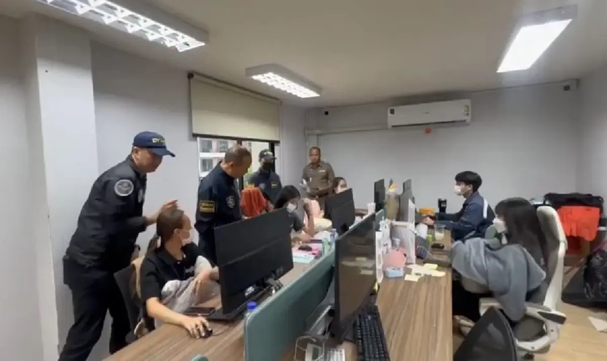 บุก 3 จุดร้านมือถือแฝงปล่อยกู้ดอกโหด ติดแอปฯควบคุม เหยื่อ 5 พันราย